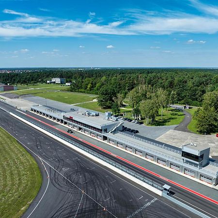 Hotel Aviator Kamien Slaski ภายนอก รูปภาพ