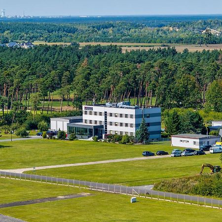 Hotel Aviator Kamien Slaski ภายนอก รูปภาพ