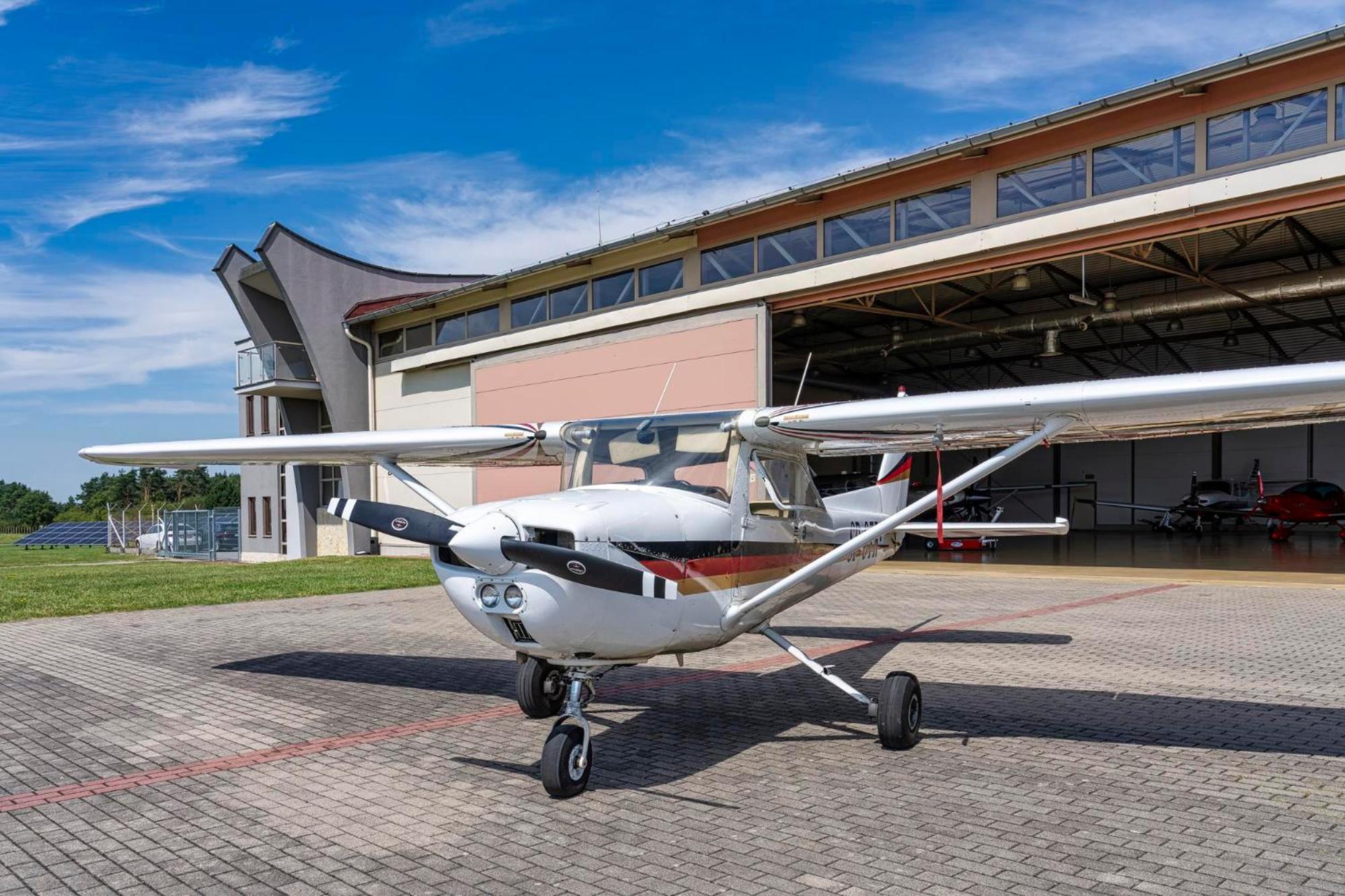 Hotel Aviator Kamien Slaski ภายนอก รูปภาพ
