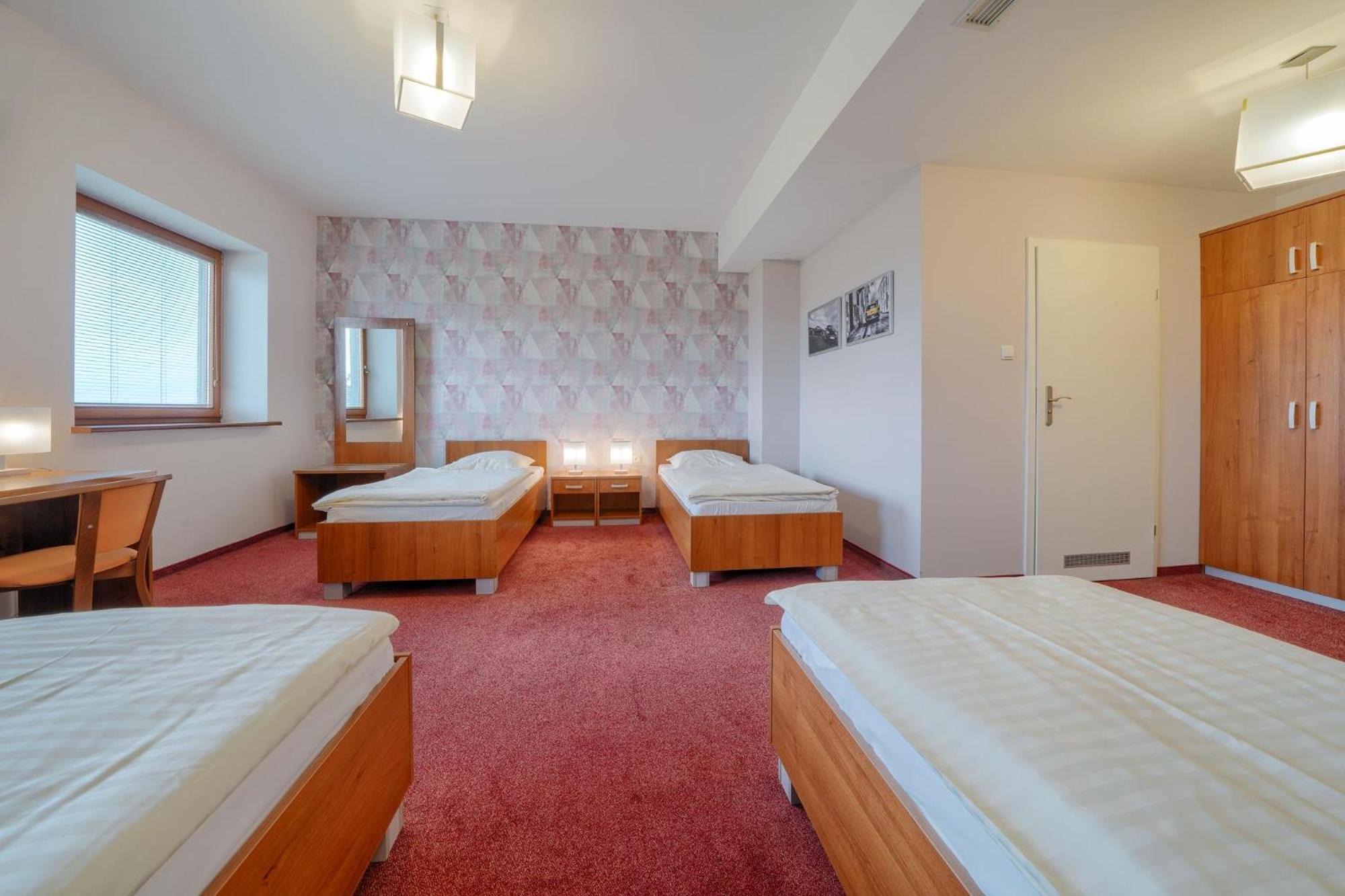 Hotel Aviator Kamien Slaski ภายนอก รูปภาพ