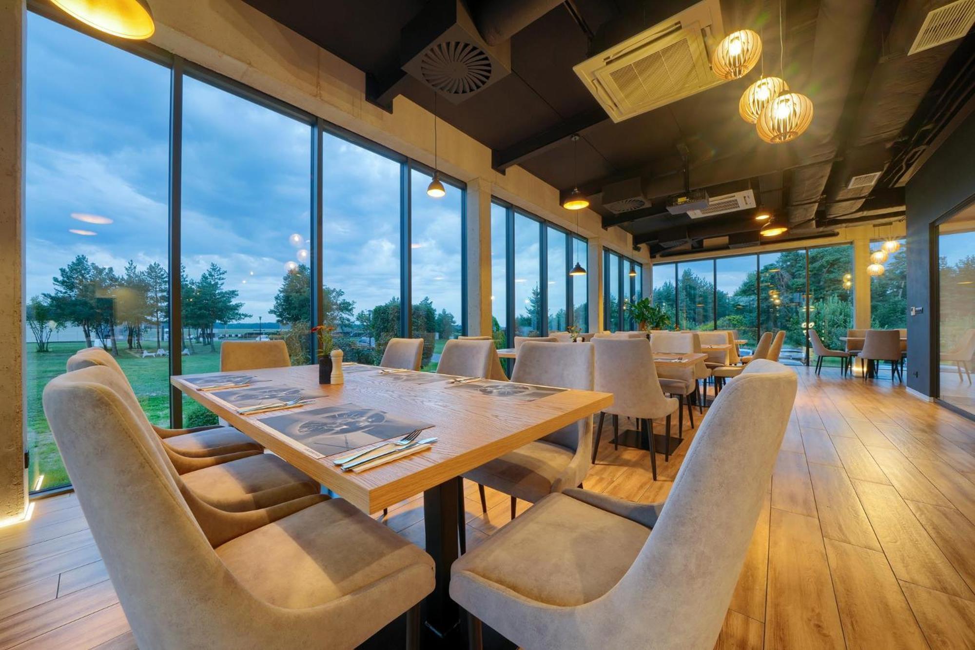 Hotel Aviator Kamien Slaski ภายนอก รูปภาพ