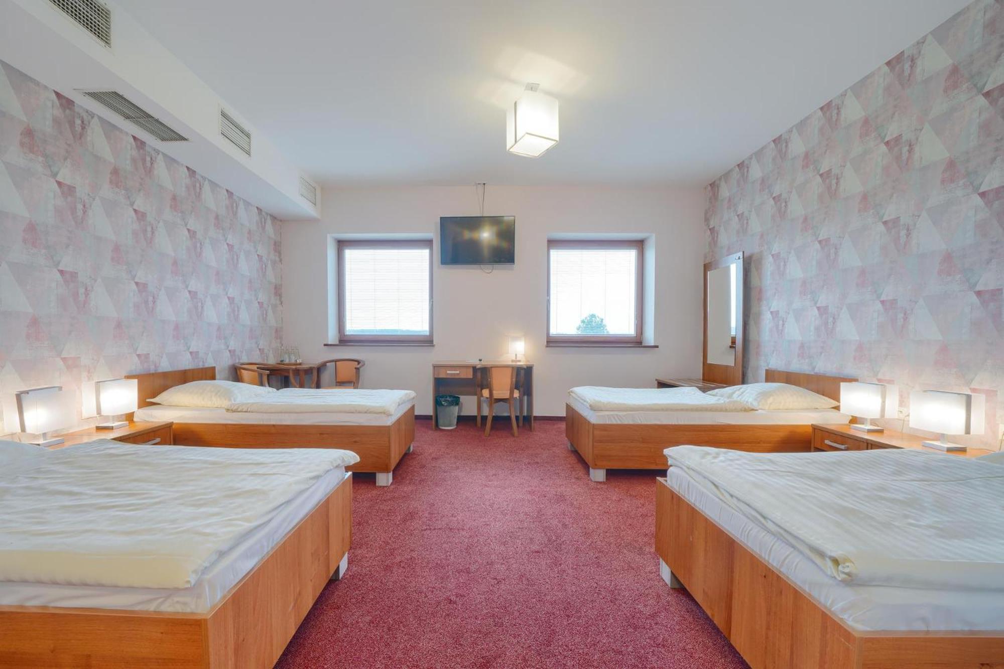 Hotel Aviator Kamien Slaski ภายนอก รูปภาพ
