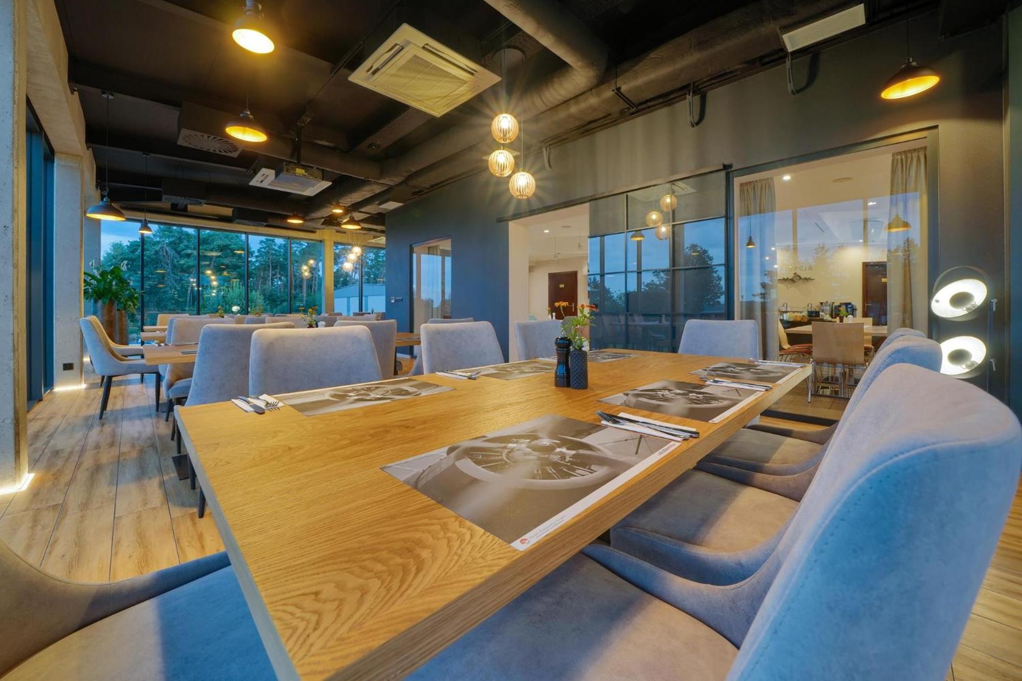 Hotel Aviator Kamien Slaski ภายนอก รูปภาพ