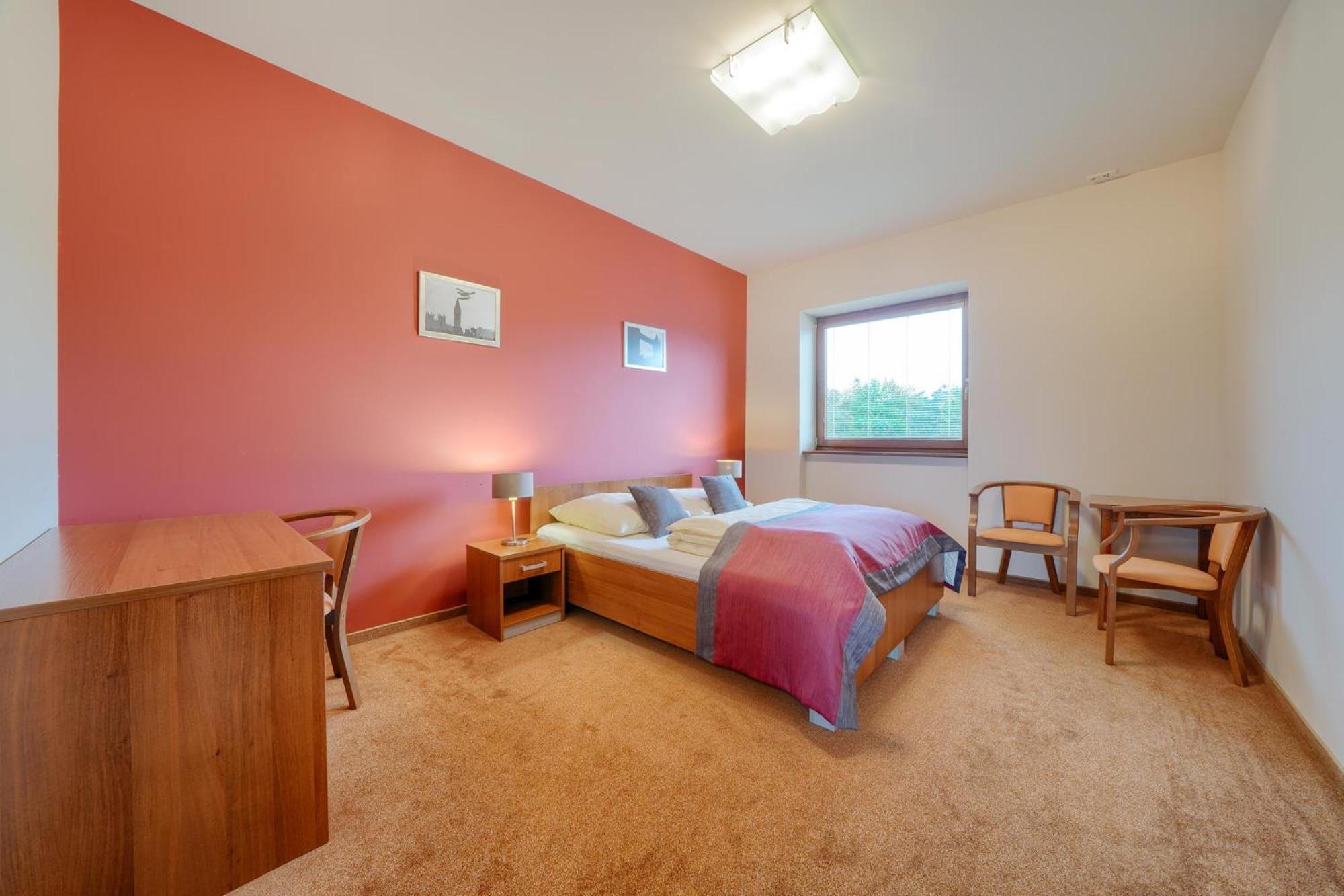 Hotel Aviator Kamien Slaski ภายนอก รูปภาพ