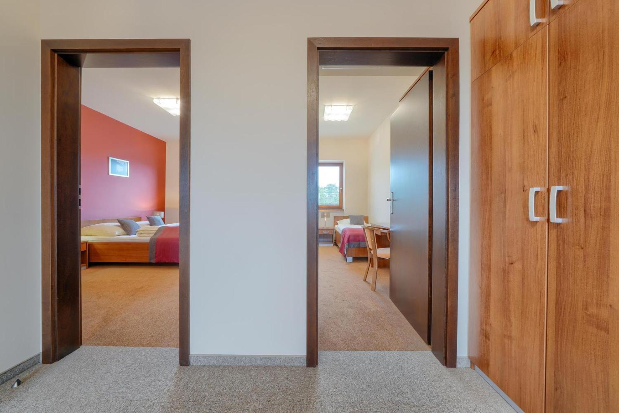 Hotel Aviator Kamien Slaski ภายนอก รูปภาพ