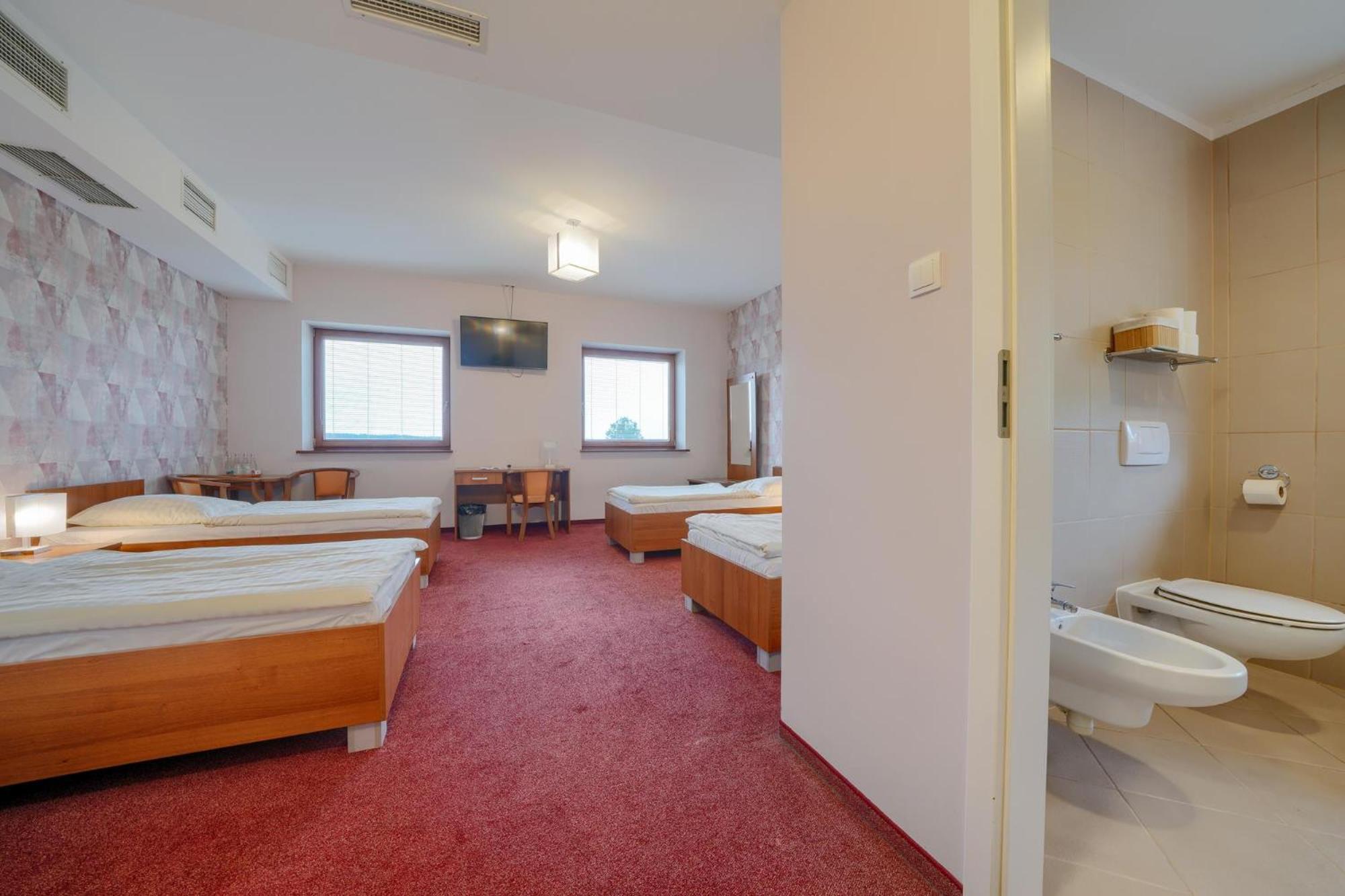 Hotel Aviator Kamien Slaski ภายนอก รูปภาพ