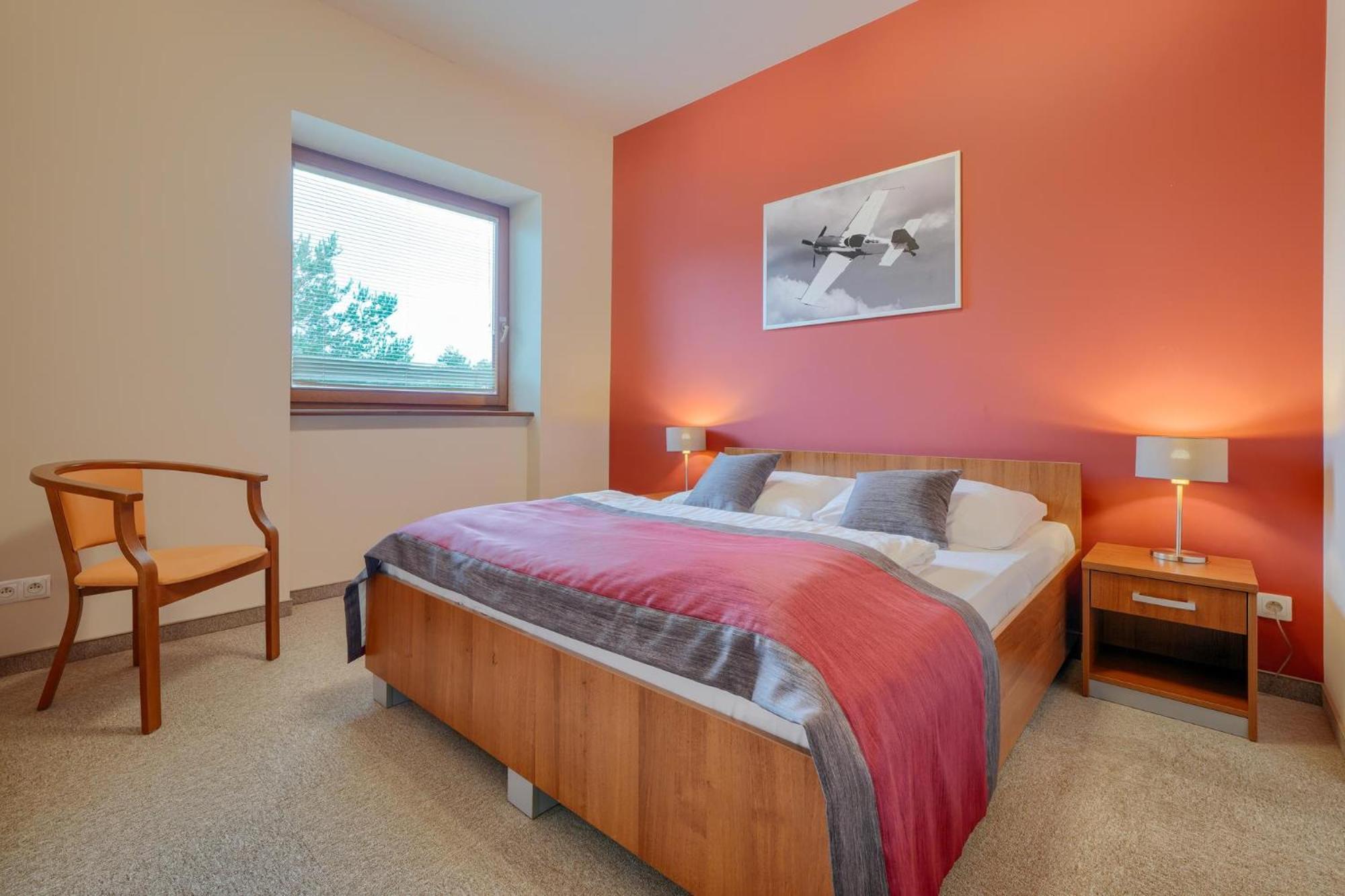 Hotel Aviator Kamien Slaski ภายนอก รูปภาพ