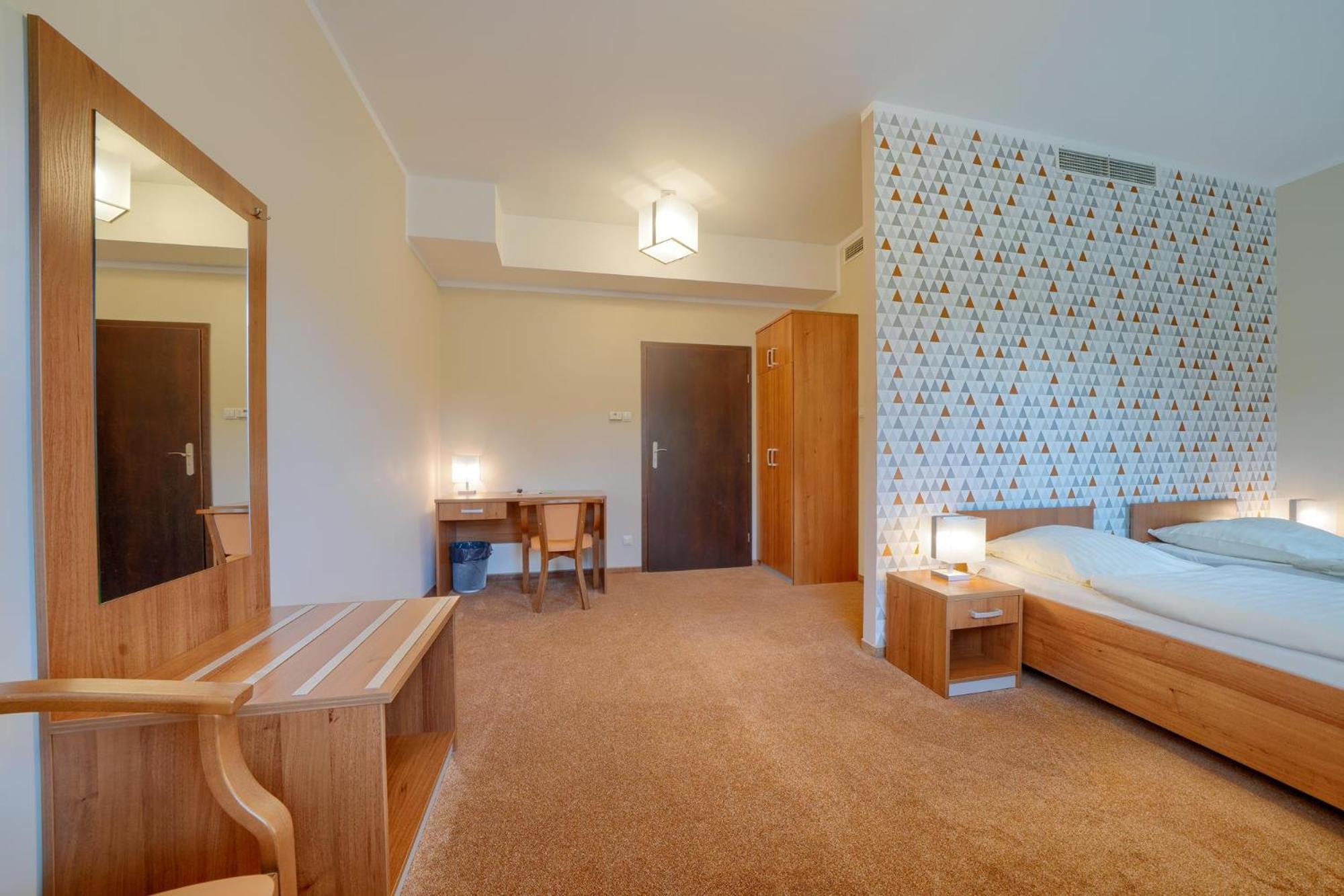 Hotel Aviator Kamien Slaski ภายนอก รูปภาพ