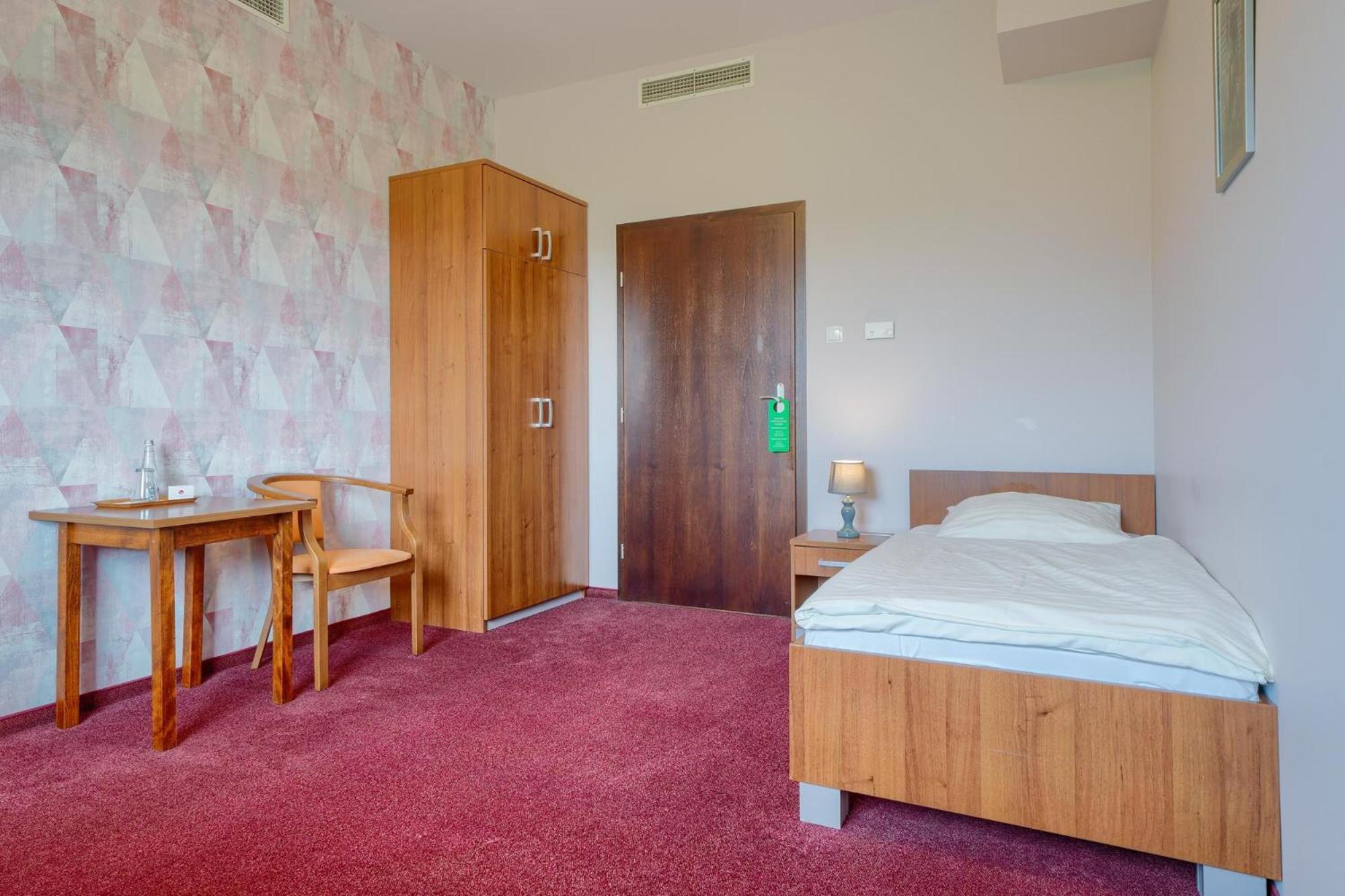 Hotel Aviator Kamien Slaski ภายนอก รูปภาพ