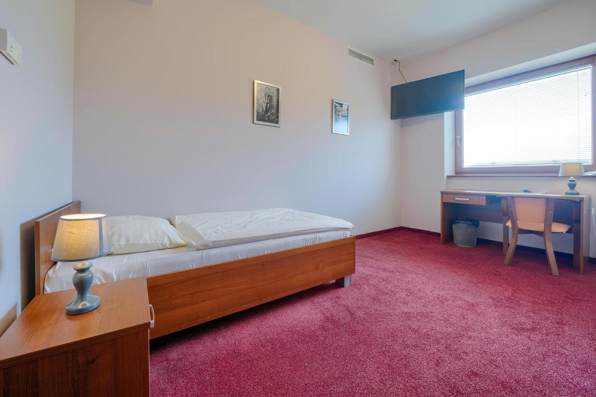 Hotel Aviator Kamien Slaski ภายนอก รูปภาพ