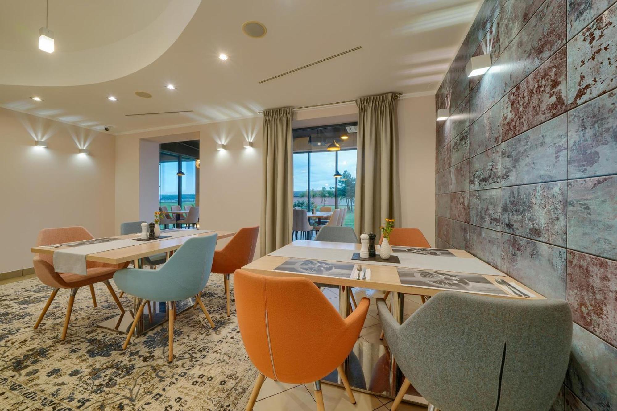 Hotel Aviator Kamien Slaski ภายนอก รูปภาพ